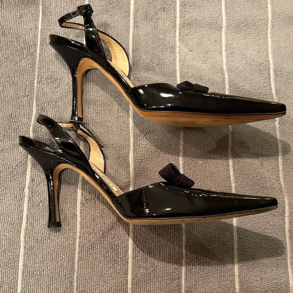 Jimmy Choo Black Patent Leather Pointed Toe slingback pump with bow accent - Picture 6 of 8